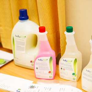 Grüne Ausstellung / Gerd Neuhold, Sonntagsblatt