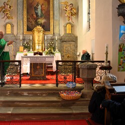 Die Kinderbibeln werden gesegnet!