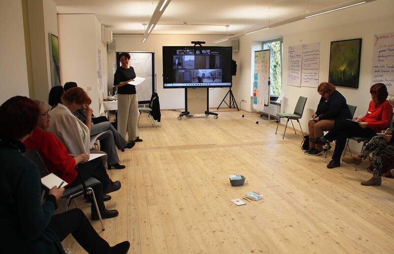 Frauen*Barcamp 2025 / AndersOrt Haus der Frauen Live-Schaltung zwischen allen 5 teilnehmenden Organisationen