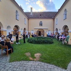 gemütlicher Ausklang des Abends im Innenhof