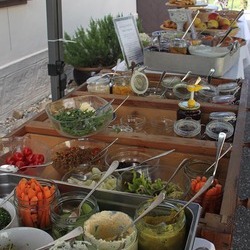 Viele hausgemachte Köstlichkeiten waren am Buffet zu finden