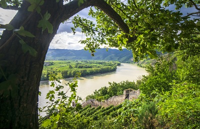 Die Frauenreise vom Haus der Frauen 2021 führt uns von der Donau an die Moldau.