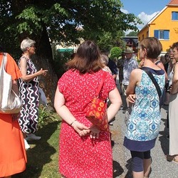 Die Gartenführung führte Traude Sommerbauer durch