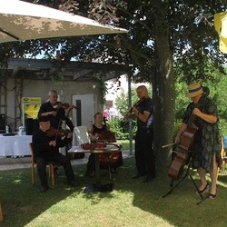 Musikalische Begleitung durch 'Die Zufälligen'