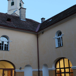 Der laue Abend lud ein, eine gemütliche Zeit im Innenhof zu verbringen.