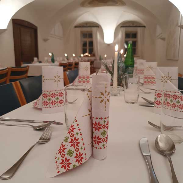 Festliche Tafel für eure Weihnachtsfeier